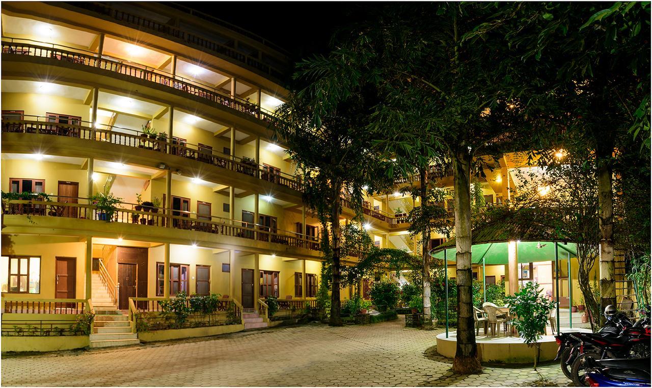 Hotel Nature Heritage 치트완 외부 사진